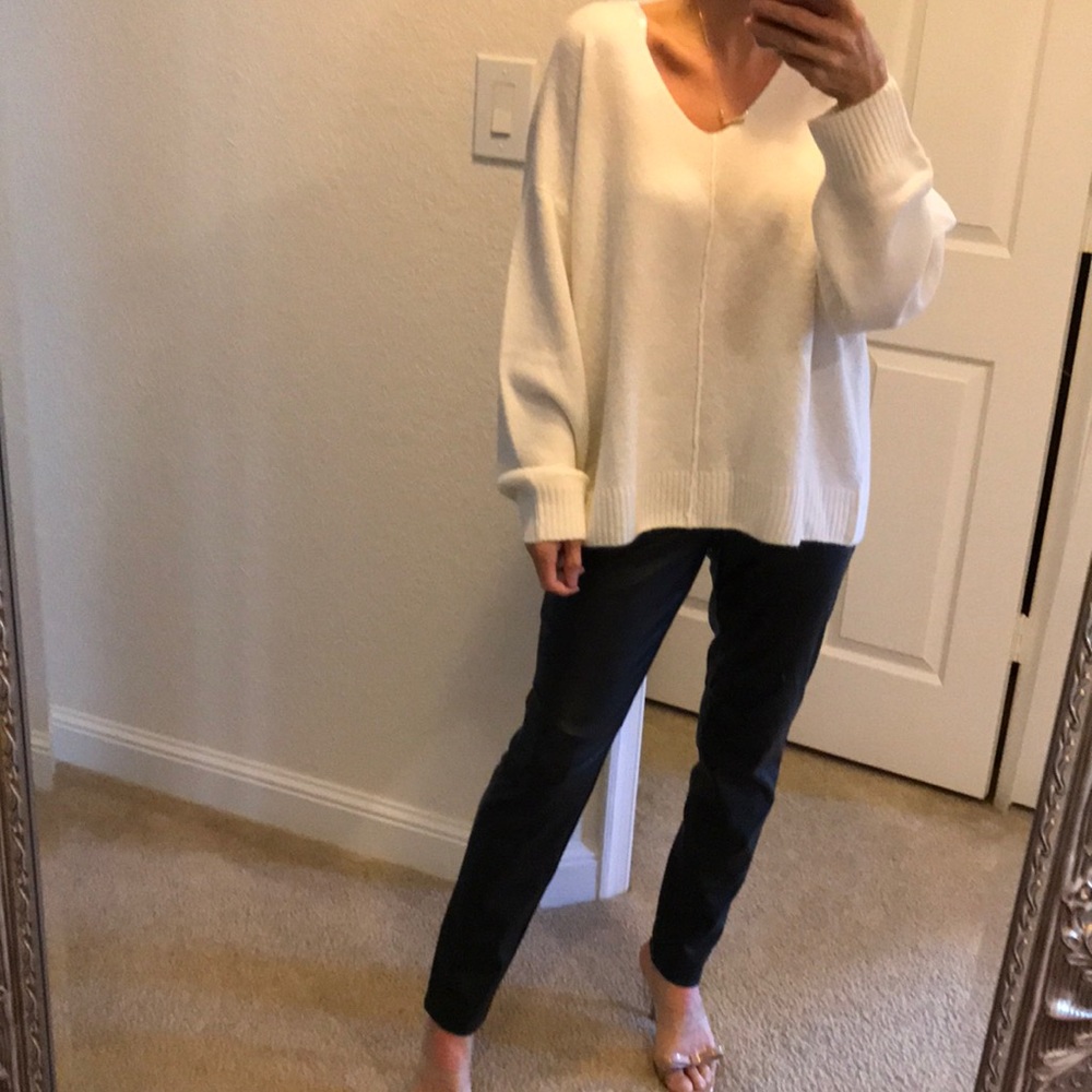 🌸Vince Camuto sweater size XL 🌸Antique white